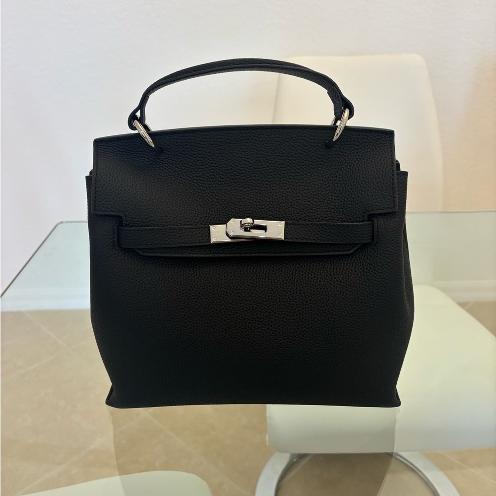 Elegant Very Soft Leather Black Handbag Silver Hardware ❤️